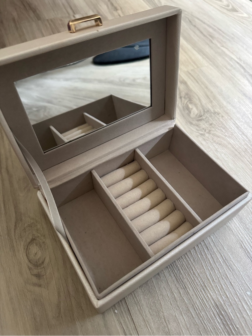Beige Jewelry Box with Mirror and Ring Rolls